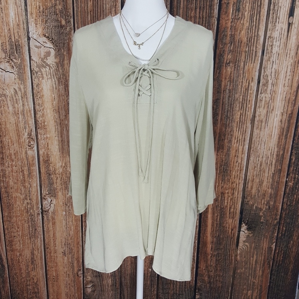 NWT Time Line Cream Size  Medium Rayon Blouse